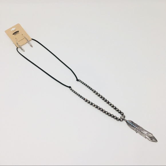 NWT Long silver feather necklace with earrings - Picture 4 of 6